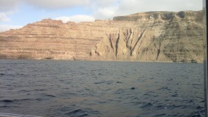 La falaise de Lanzarote juste en face